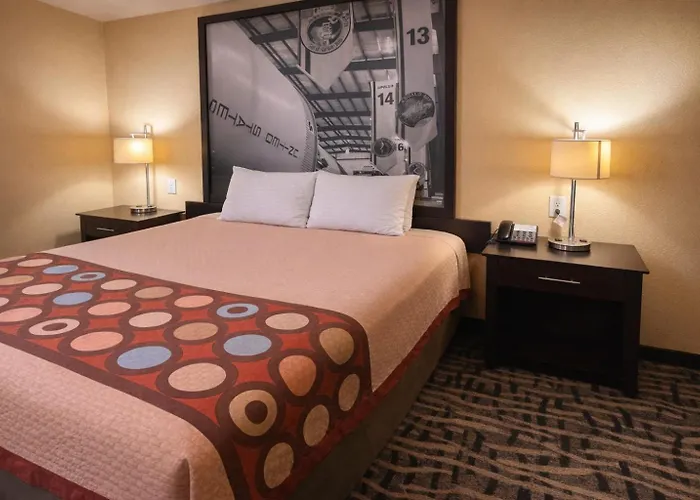 Super 8 By Wyndham Pasadena