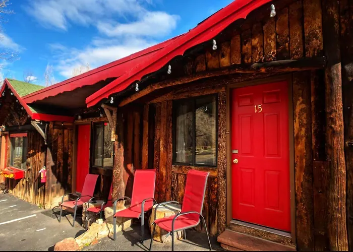 Foot Of The Mountain Motel