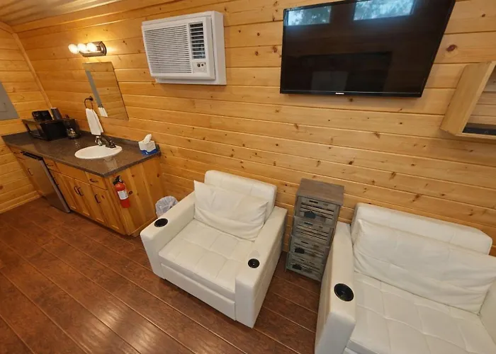 Al'S Hideaway Cabin And Rv Space, Llc