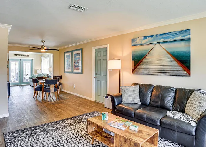 Waterfront Lake Placid Escape W/ Dock & Lanai