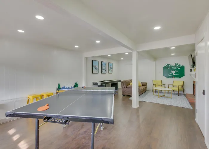 Walkable Location! Mtn-View Condo In Red River