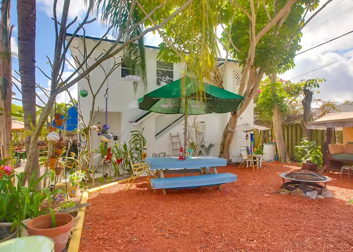 6 Mi To Palm Beach: Studio W/ Pool Access!