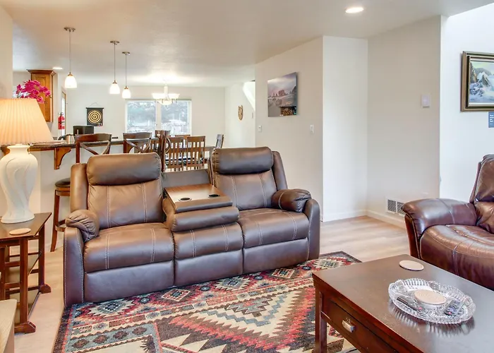 Spacious Bandon Getaway - 2 Blocks To Ocean!