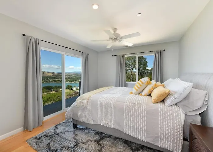 Vineyard Setting With 180 Panoramic Lake Views