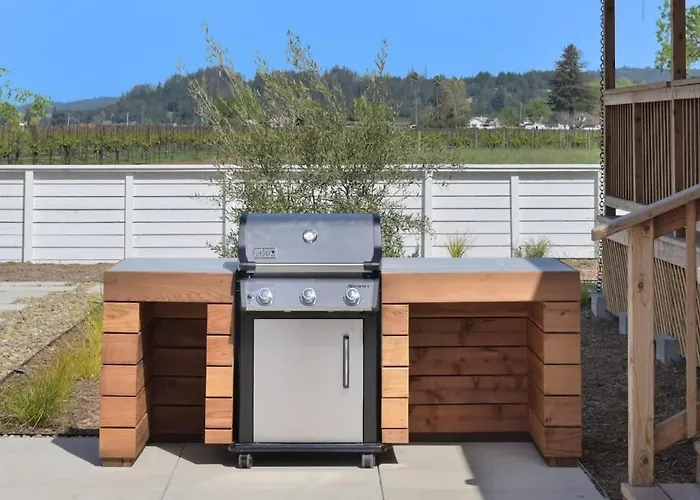 Completely Remodeled Farmhouse With Stunning Views Of Dry Creek Valley