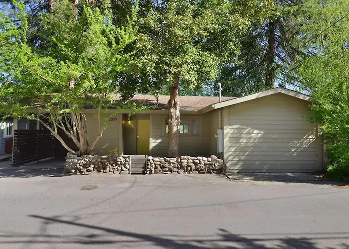 Serene Riverfront Cottage In Healdsburg Views Kayaks 1 5 Mile To Downtown