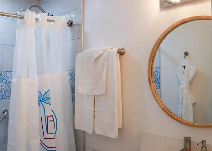 Dragonfly Inn & Suites