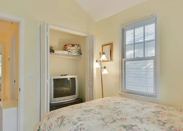 Paradise Retreat: Extended Stay with Pool