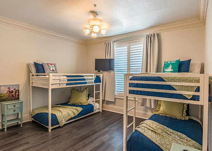 Caddyshack Condo At St James Bay Golf And Pickelball Resort Unit331 Penthouse Condo With 2 King Suite With Pvt Bathrooms, 2 Bunks Room, Sunset Views On Patio, Onsite Pool, Gated Entrance, Excellent For Couples & Groups, Onsite Restaurant, 1 Dog Ok W