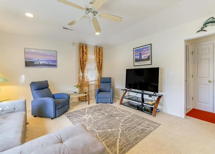 Beach, Pier Access! Pet-Friendly Crystal Coast Gem