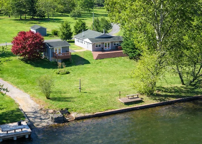 New River Riverfront , Hot Tub & Canoes, Trophy Muskie Fishing , Near Vt