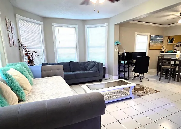 Casaazul: Beachfront Couples Retreat Near Pleasure Pier