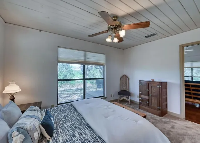 Stunning Home On The Blanco River