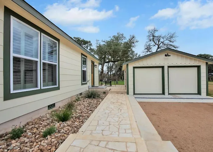 Upscale Home With Pool And Firepit - Close To Mercer St!