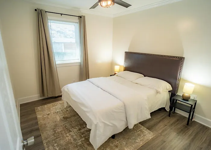 Renovated 2 Bed Walltown Home Walk To Duke! A