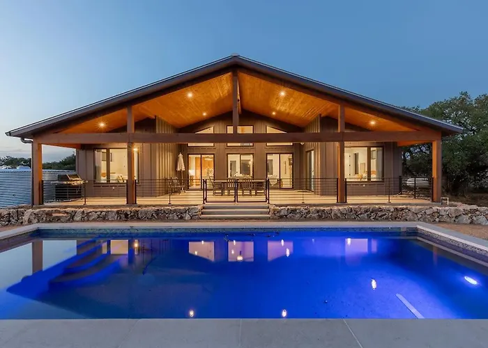 Johnson City Limits Panoramic Hill Country Views!