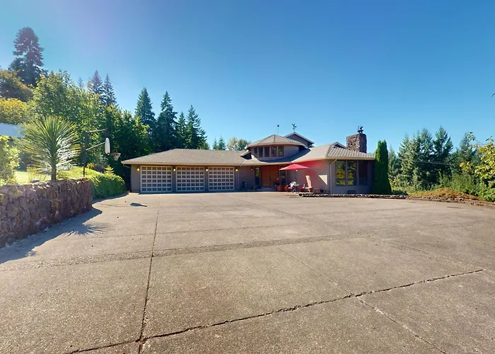 Walk To Water! Foster Lake Family Home