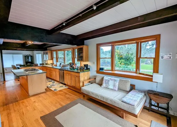 Farmhouse With Pool, Hot Tub And Tastings Included