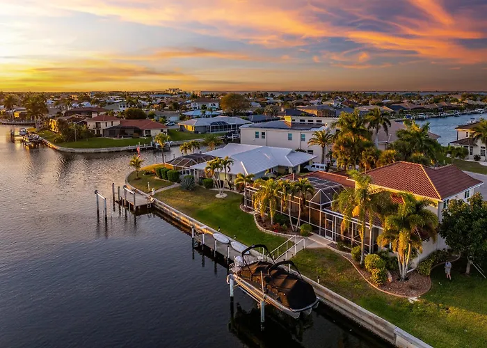 Villa Hibiscus-Waterfront-Free Heated Pool-Dock-Bikes-Other Amenities