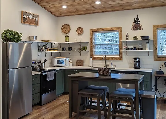 Relax & Recharge In Cozy Pinetop 2Br Retreat