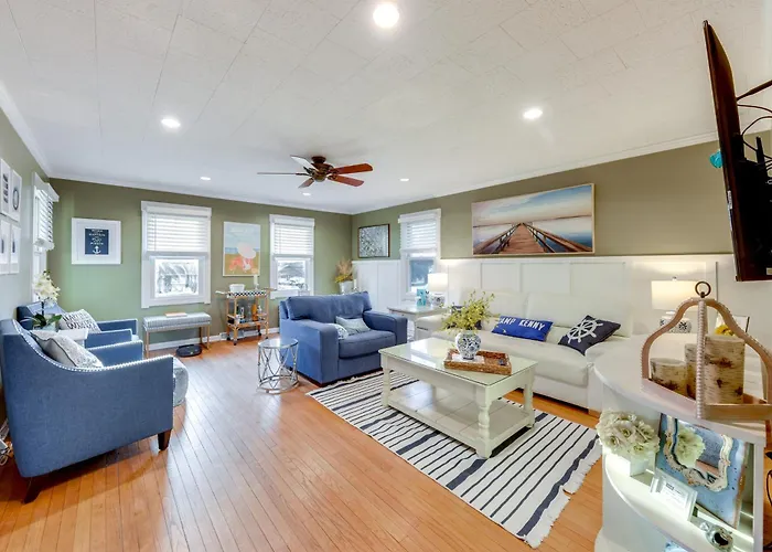 Near Lake Mary! Family-Friendly Twin Lakes Home