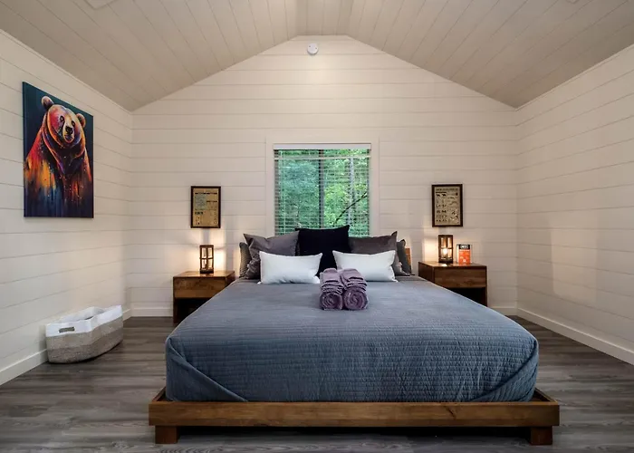 Couples Glamping Cabin-Lazy Bear At Valley Bear Farms Resort