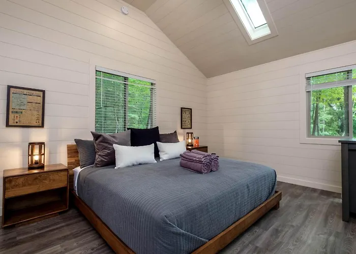 Couples Glamping Cabin-Lazy Bear At Valley Bear Farms Resort