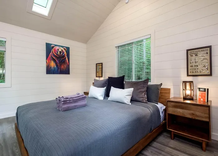 Bed & Bear - Couples Glamping Cabin At Valley Bear Farms Resort