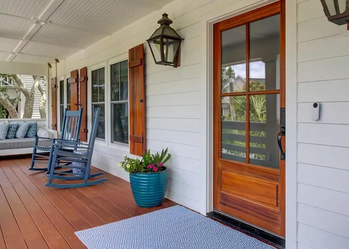 1307 Cove Avenue By Avantstay