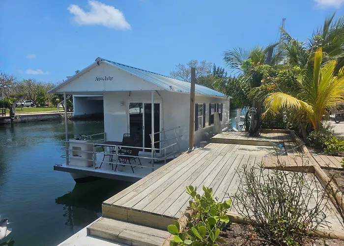 Aqua Lodges At 47Th Street