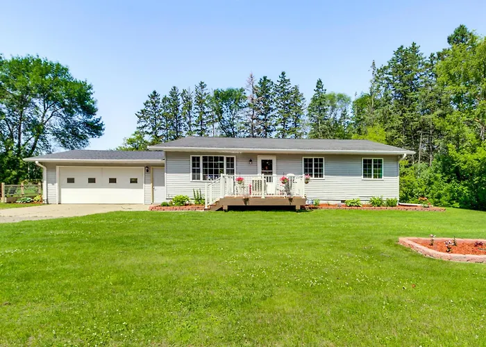 Country Living Near Main St: Quiet Minnesota