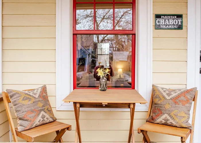 Cute 2-Bed Home, 3 Blocks From Downtown Bozeman, With A Large Yard!