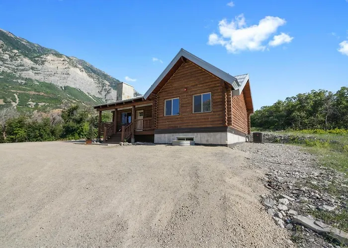 Cute Cabin With Mountain Views And King Bed