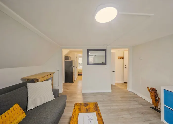 Chic, Cozy & New Prime Location With Ac, Street Parking #4