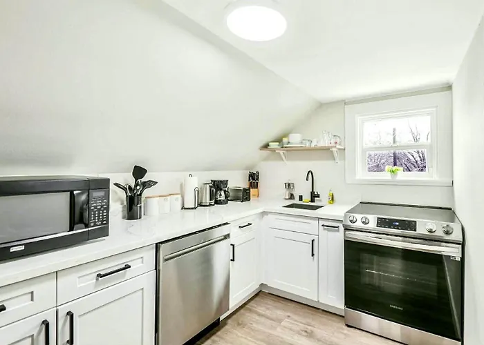 Charming & Bright Gem Prime Location Street Parking With Ac