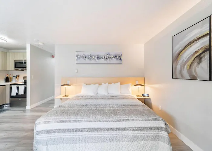Interurban Suites Hotel, A Dazzler Select By Wyndham
