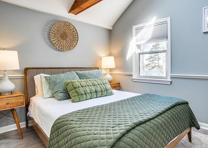Swim & Fish On-Site! Waterfront Cape Cod Cottage
