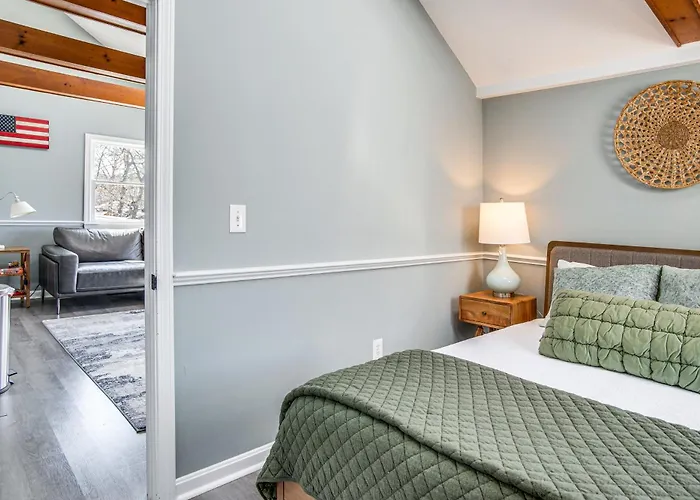 Swim & Fish On-Site! Waterfront Cape Cod Cottage