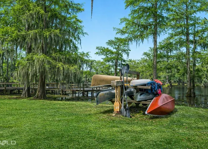 Southern Pearl Waterfront Charm -Kayaks & Canoes