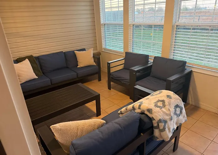 Beautiful 3 Bed 2 Bath Home Near Crystal Bridges