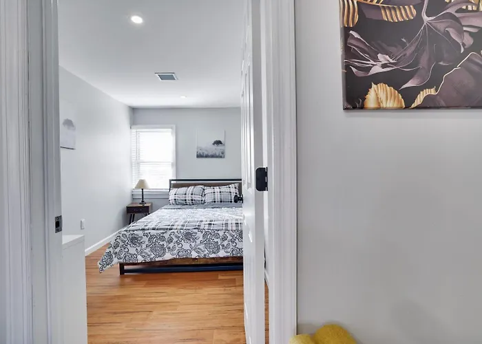 2Br Apt Near Ewr & Nyc • Workspace + Parking