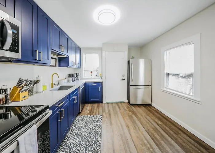 Modern Deluxe Kitchen, King Bed, Laundry, Dt Renton Close To Valley Med & Seatac