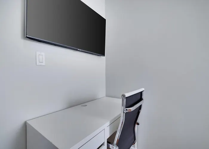 2Br Apt Near Ewr & Nyc • Workspace + Parking
