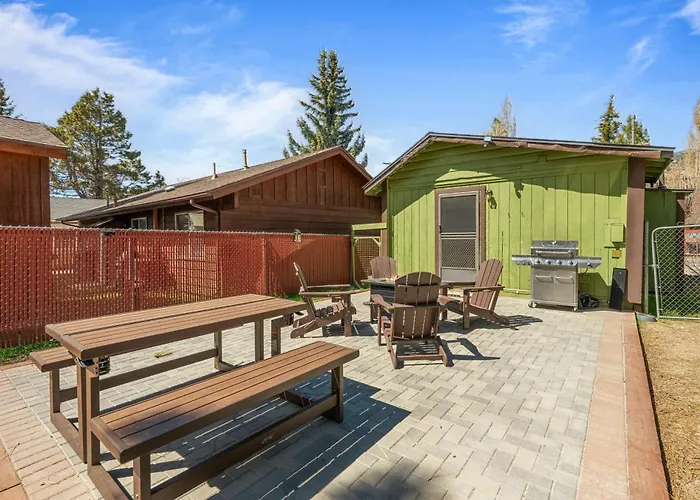 Hideaway Cabin - Cozy Romantic Cabin Perfect For Couples