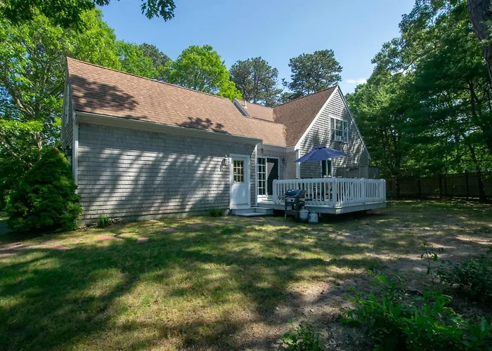 Cozy Bungalow Close To Downtown
