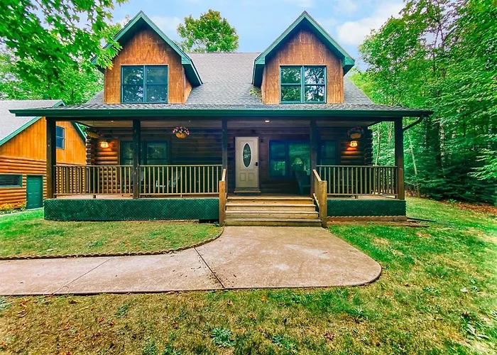 Sleepy Moose- Cozy Cabin In Sister Bay, Hot Tub, Fire Pit, Dogs!