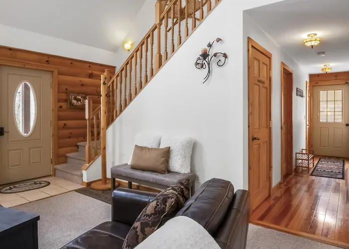 Sleepy Moose- Cozy Cabin In Sister Bay, Hot Tub, Fire Pit, Dogs!
