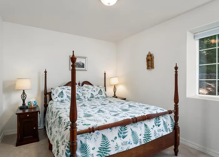 Lakefront Cottage - Hot Tub - Private Dock - Near Chelan