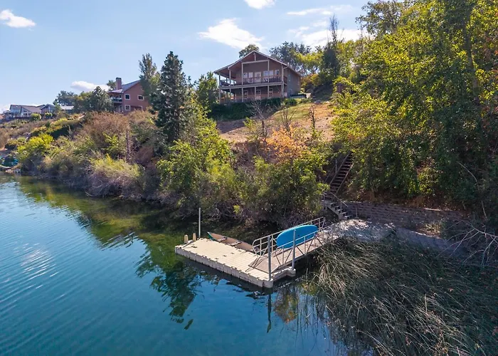 Lakefront Cottage - Hot Tub - Private Dock - Near Chelan
