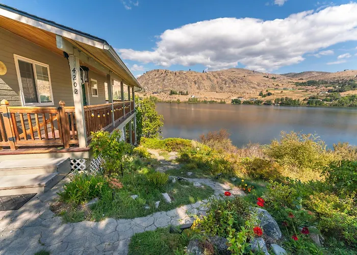 Lakefront Cottage - Hot Tub - Private Dock - Near Chelan